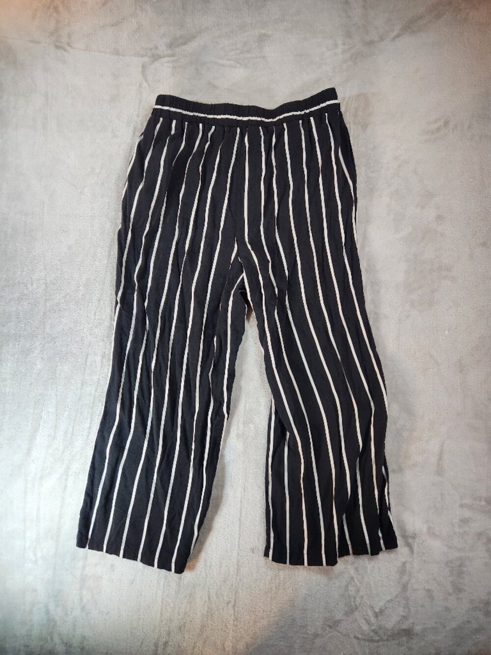 Black and White Stripe Capri Pants Women's Large
